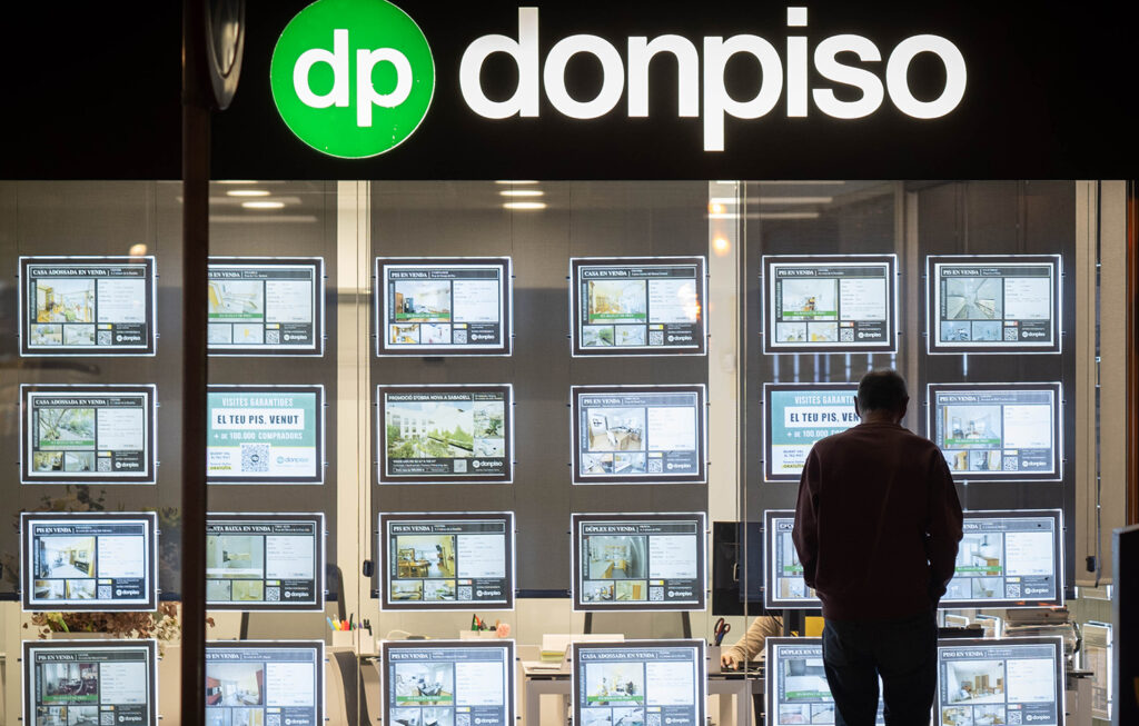 Anuncis d'habitatge en una immobiliària