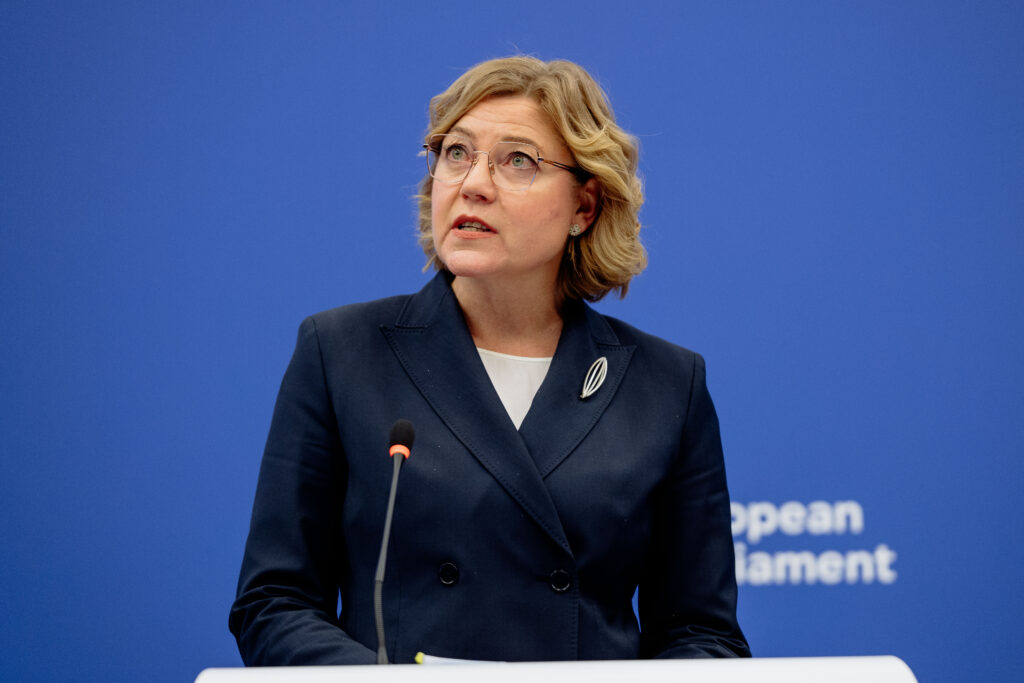 La vicepresidenta per a la Sobirania Tecnològica de la Comissió Europea, Henna Virkkunen, en una conferència de premsa / PARLAMENT EUROPEU